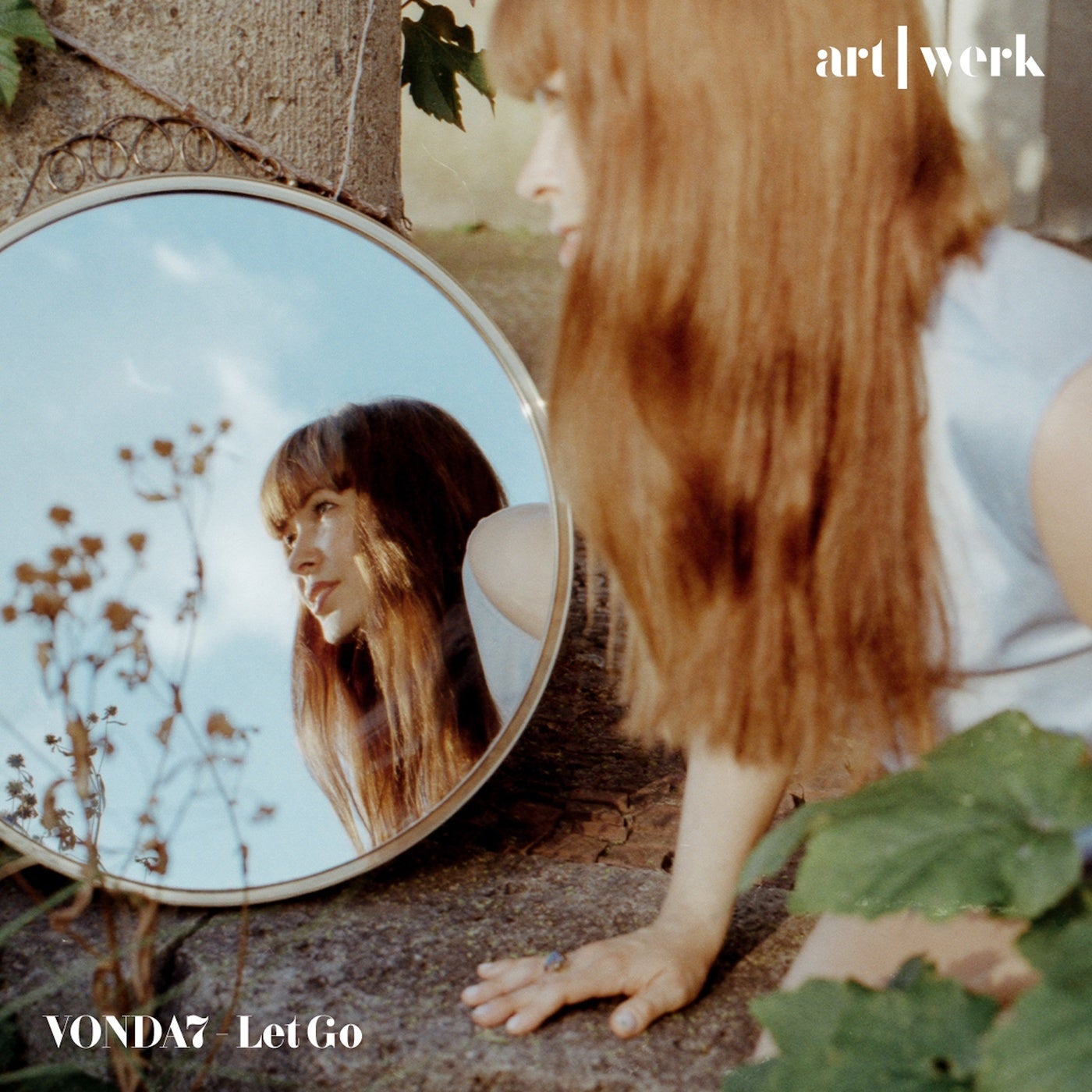 image cover: VONDA7 - Let Go / AW017