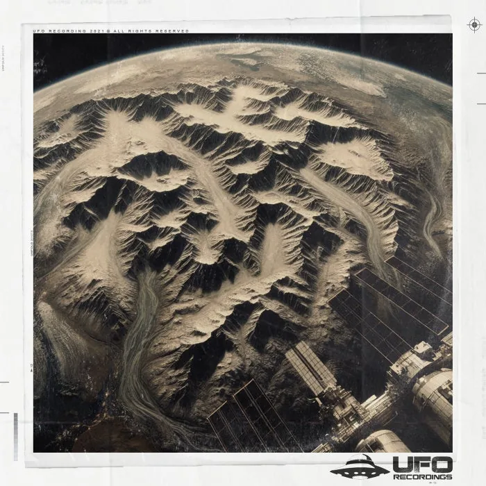 WAVESMAN – Living Materials on U.F.O. Recordings cover art